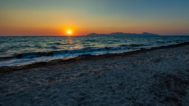 Kos Adası 'ndaki sahilde güzel bir öğleden sonra.