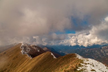 Ekim günü, Friuli-Venezia Giulia 'daki Val di Resia dağlarında.