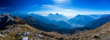 Friuli-Venezia Giulia, İtalya 'nın Alplerinde güneşli bir Ekim günü