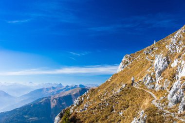 Friuli-Venezia Giulia, İtalya 'nın Alplerinde güneşli bir Ekim günü