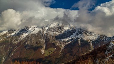 Ekim günü, Friuli-Venezia Giulia 'daki Val di Resia dağlarında.