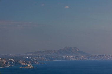 Kos Adası 'ndaki sahilde güzel bir öğleden sonra.