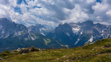 Sesto, Trentino Alto-Adige, İtalya Dolomiti 'sinde güneşli bir gün