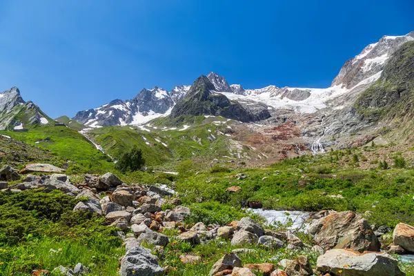 Monte Bianco grubunun güzel Alpleri