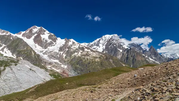Los Hermosos Alpes Del Grupo Monte Bianco Imágenes de stock libres de derechos