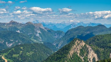Friuli-Venezia Giulia Alplerinde güneşli bir gün, İtalya
