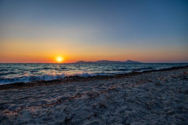 Kos Adası 'ndaki sahilde güzel bir öğleden sonra.