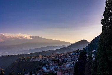 Sicilya, Taormina 'da güzel bir gün batımı
