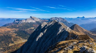 Friuli-Venezia Giulia, İtalya 'nın Alplerinde güneşli bir Ekim günü