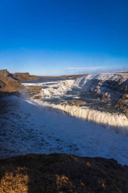 İzlanda 'daki Gullfoss şelalesinde kar ve buz