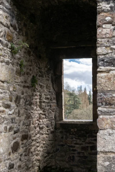 城からの眺めの窓 — ストック写真