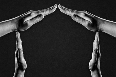 Siyah desenli arkaplanda Siyah ve Beyaz El İşareti ile Kopya Boşluğu