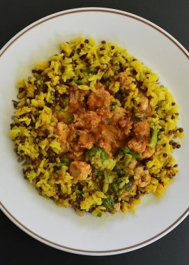 Sebzeli ve pirinçli tavuk masajı.