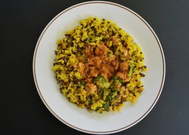 Sebzeli ve pirinçli tavuk masajı.