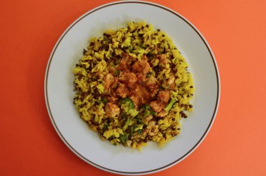 Sebzeli ve pirinçli tavuk masajı.