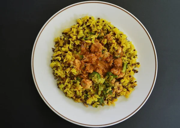 Sebzeli ve pirinçli tavuk masajı.