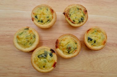 Mini poğaçalar mutfakta.