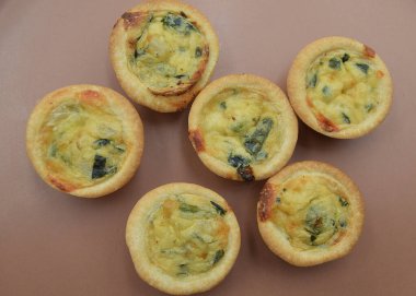 Mini poğaçalar mutfakta.