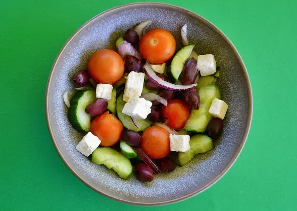 Een Closeup Van Een Kom Van Griekse Salade Tafel — Stockfoto