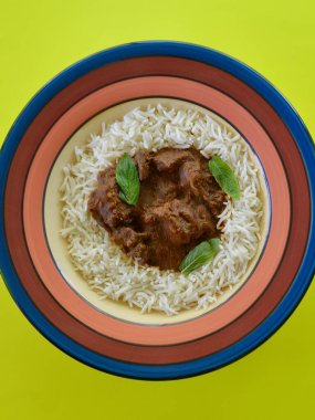 Basmati pilavlı sığır eti.