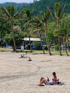 Avustralya, Queensland 'ın kuzeyindeki Airlie Plajı manzarası