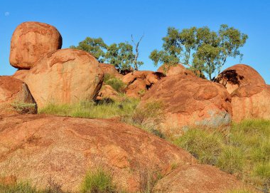 Avustralya 'nın Kırmızı Merkezindeki Şeytani Mermerler' in manzarası
