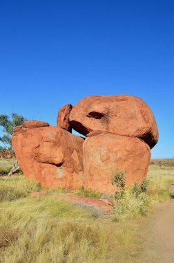 Orta Avustralya 'daki Şeytani Mermerler' in manzarası