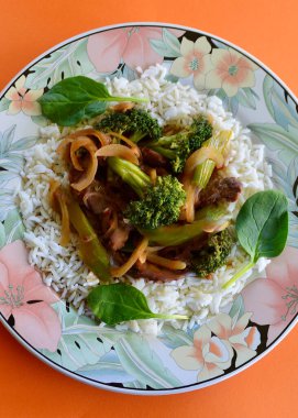 Sebzeli Moğol kuzusu ve buğulanmış pirinç..