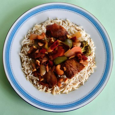 Sebzeli ve pirinçli ördek.