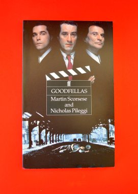 Sydney, Avustralya. Aralık 2024. Sıkı Dostlar - kitabın kapağı - Filmin kapağı.