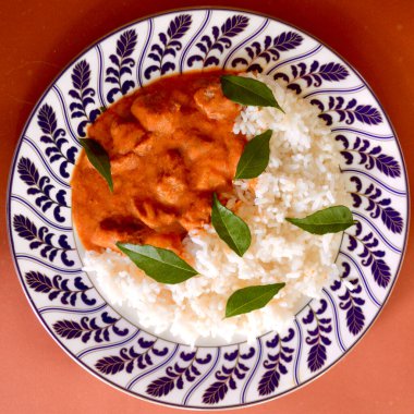 Yasemin pilavlı biftek ve köri yapraklı garnitür..