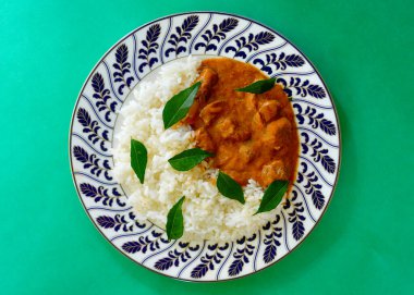 Yasemin pilavlı biftek ve köri yapraklı garnitür..