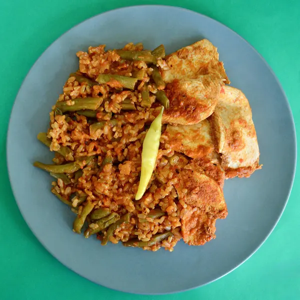 Peri Peri tavuğu domatesli pilav ve yeşil fasulye.. 