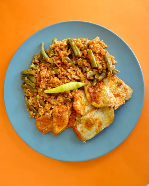 Peri Peri tavuğu domatesli pilav ve yeşil fasulye.. 