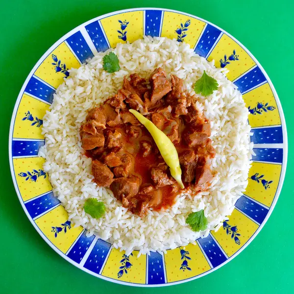 Tabakta tahıllı pirinçli sığır kebabı..