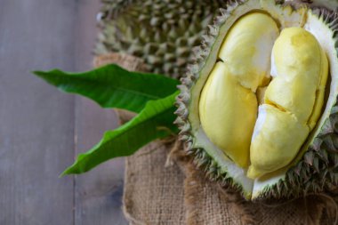 Lav Durian Sisaket, kadim bir volkanik alanda yetişir, Phanom Dong Rak dağ sırası, toprağın bazalt tarafından çürüdüğü yer. Meyvelerin kralı