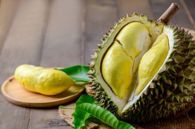 Lav Durian Sisaket, kadim bir volkanik alanda yetişir, Phanom Dong Rak dağ sırası, toprağın bazalt tarafından çürüdüğü yer. Meyvelerin kralı