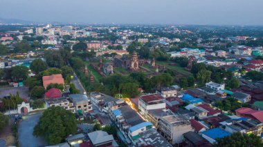 drone havadan görünümden: Wat Phra Sri Rattana Mahathat, ünlü genel tapınağın Lop Buri, Tayland