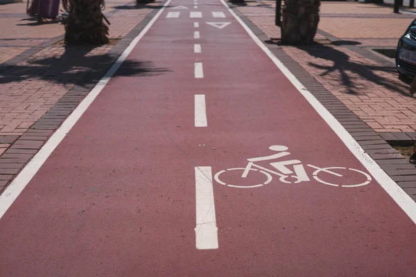 Red Bike Path Sunny Day Embankment — Stock Photo, Image