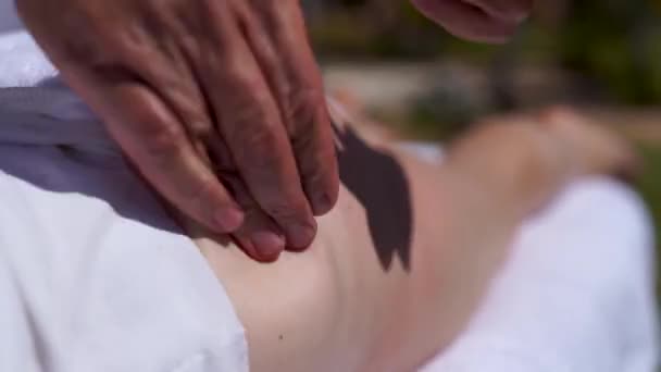 Masaje Profesional Para Mujeres Manos Masajista — Vídeo de stock