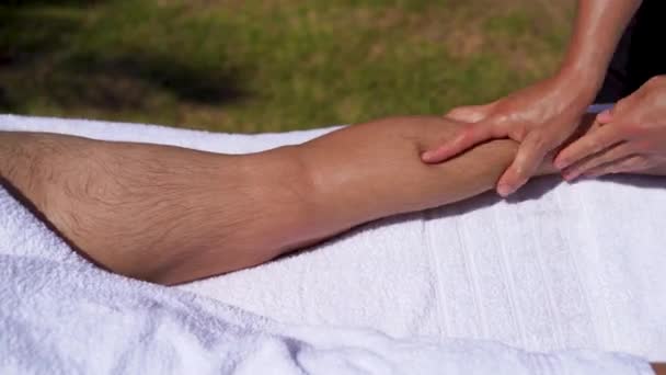 Mãos Massagista Profissional Massagem — Vídeo de Stock