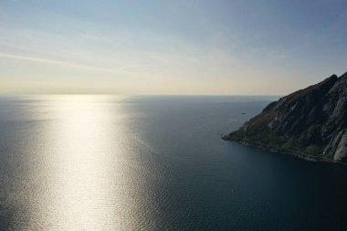 Lofoty Adaları 'nda denize büyüleyici bir manzara