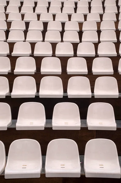 Veel Nieuwe Witte Lege Stadionstoelen Sluiten — Stockfoto