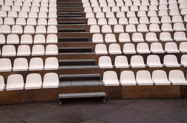 Veel Nieuwe Witte Lege Stadionstoelen Sluiten — Stockfoto