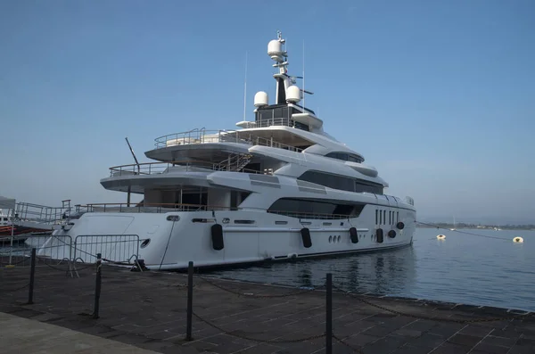 Yacht Luxe Moderne Dans Port Europ Photos De Stock Libres De Droits