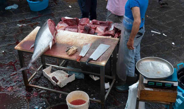 カターニア シシリア イタリアで典型的な魚市場の屋台 — ストック写真