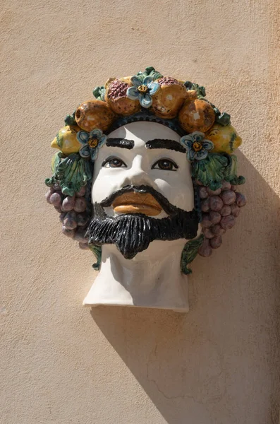 Typowe Kolorowe Ceramiki Głową Człowieka Ścianie Sycylii Ital — Zdjęcie stockowe