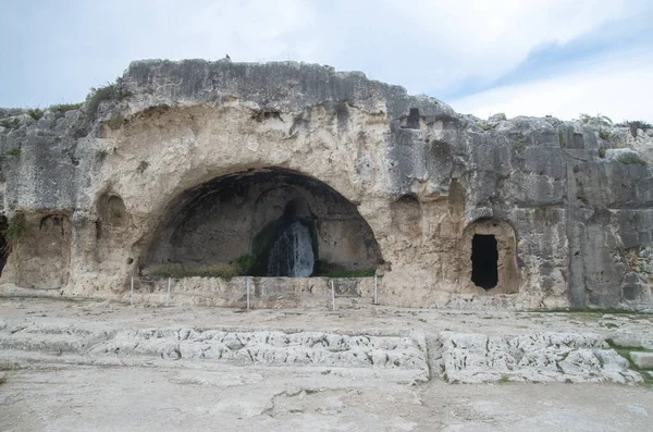 Künstliche Höhle Nymphäum Neapolis Archäologischer Park Syrakus Sizilien Insel Ital — Stockfoto