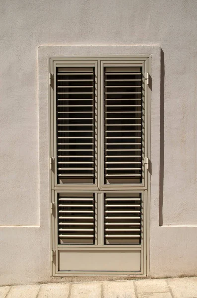 意大利传统的百叶窗关上了 — 图库照片