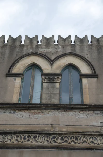 Старый Фасад Арочными Двойными Окнами Стенами Италии Europ — стоковое фото